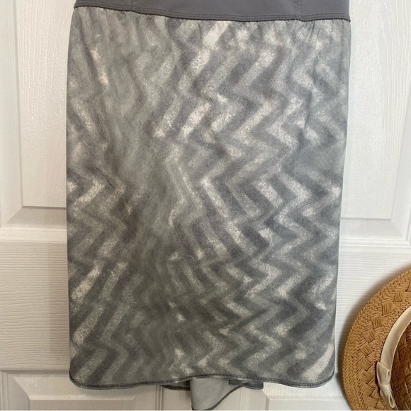 Lululemon Venus Tank Blazer Fossil / Fossil Material: Luxtreme, Swift size:6 - Picture 9 of 13